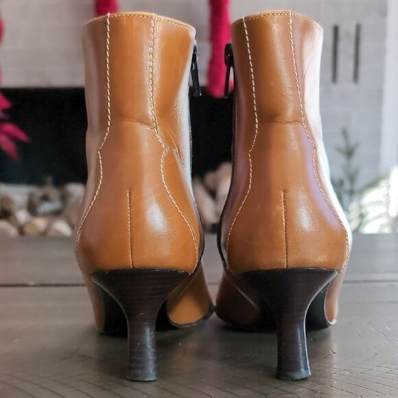 Cole Haan Y2K Camel Brown Leather Pointed Kitten Heel Ankle Boots Sz 8.5 - Picture 5 of 13